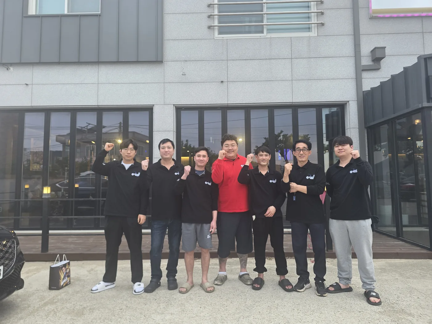 청진수산 대표와 직원들
